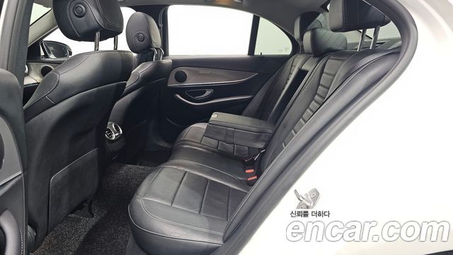 Mercedes-Benz E-Class 2018 — photo 17