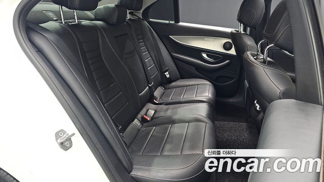 Mercedes-Benz E-Class 2018 — photo 18