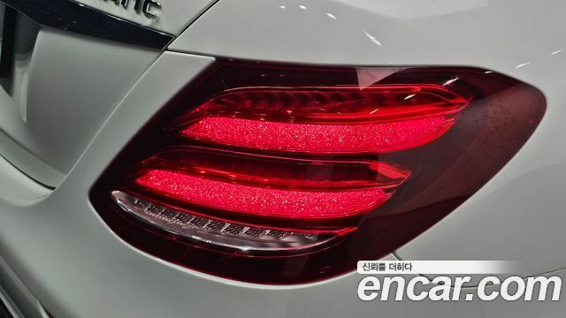 Mercedes-Benz E-Class 2018 — photo 9