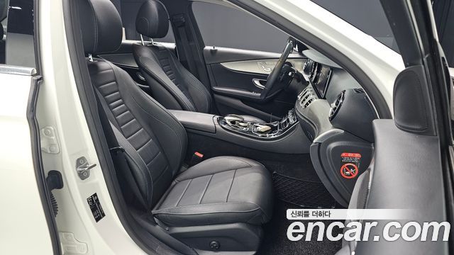 Mercedes-Benz E-Class 2018 — photo 16