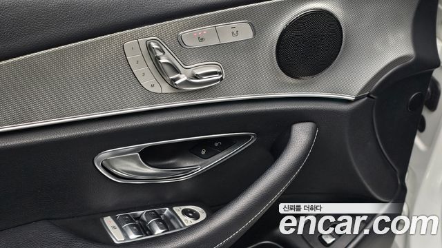 Mercedes-Benz E-Class 2018 — photo 28