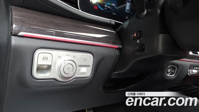 Mercedes-Benz GLE-Class 2023 — photo 18