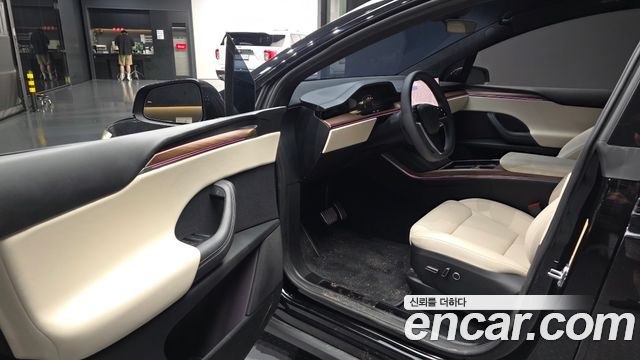 Tesla Model X 2026 — photo 10