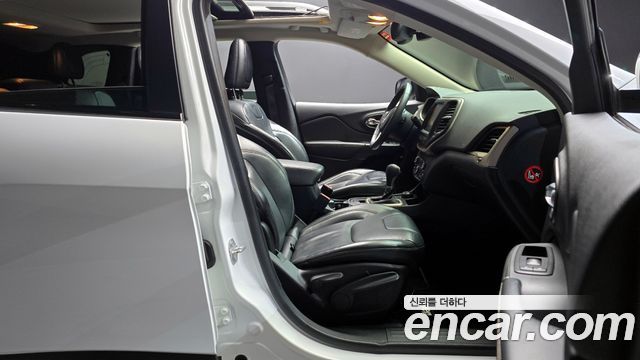 Jeep Cherokee 2016 — photo 11