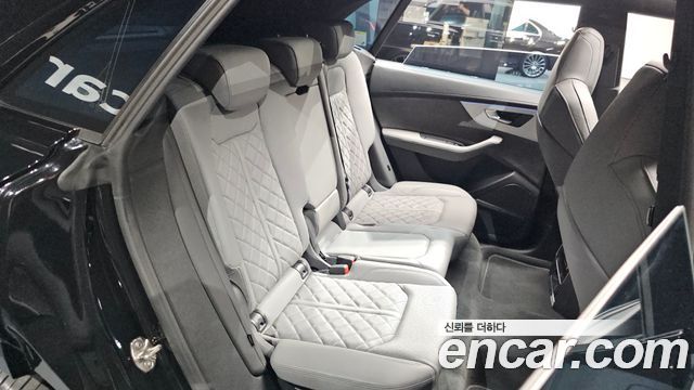 Audi Q8 2022 — photo 11