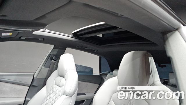 Audi Q8 2022 — photo 18