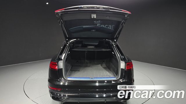 Audi Q8 2022 — photo 20