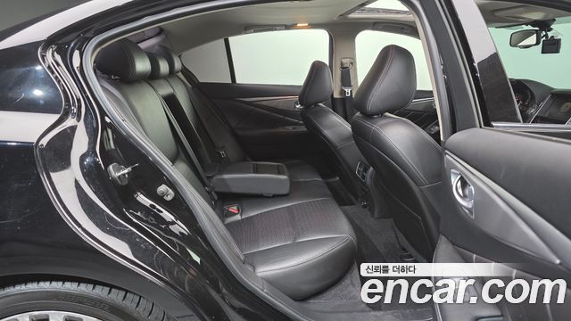 Infiniti Q50 2018 — photo 11