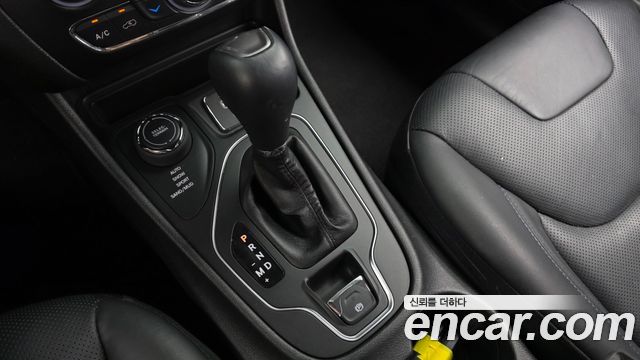 Jeep Cherokee 2019 — photo 12