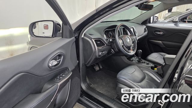 Jeep Cherokee 2019 — photo 13