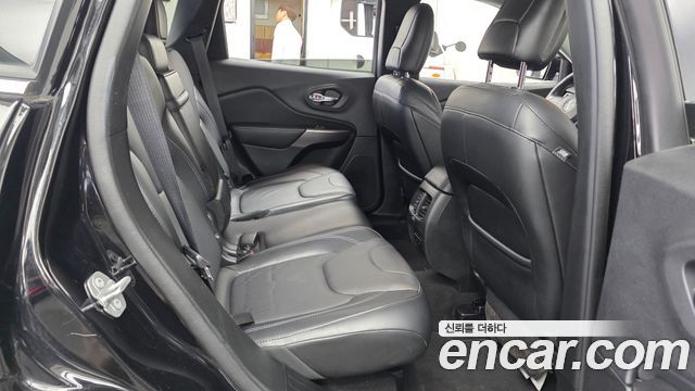 Jeep Cherokee 2019 — photo 17