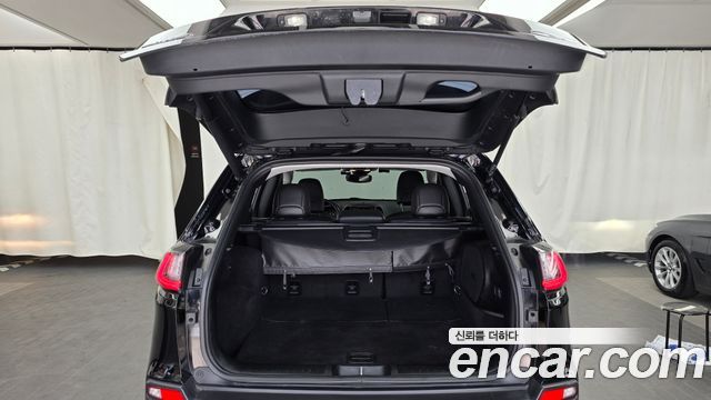 Jeep Cherokee 2019 — photo 26