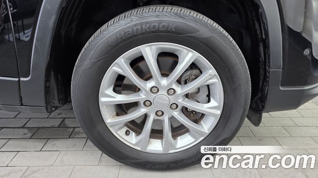 Jeep Cherokee 2019 — photo 7