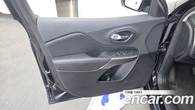 Jeep Cherokee 2019 — photo 14