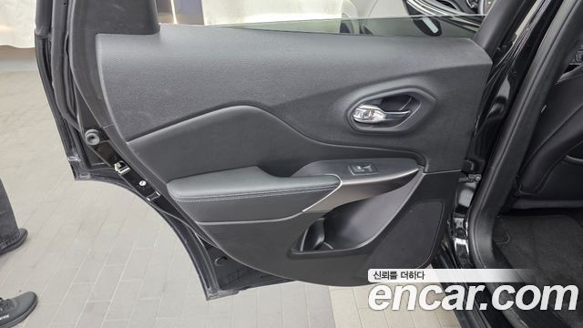 Jeep Cherokee 2019 — photo 15