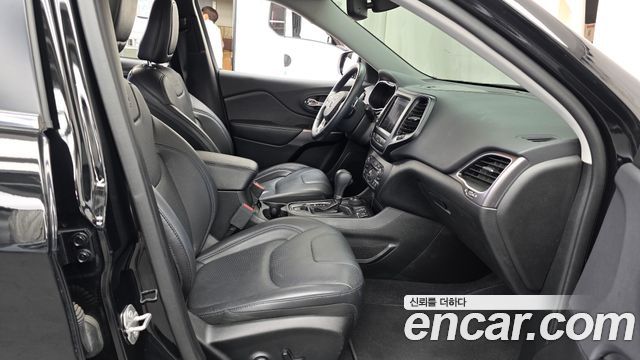 Jeep Cherokee 2019 — photo 16