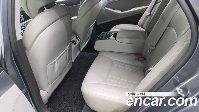 Hyundai Genesis 2016 — photo 16