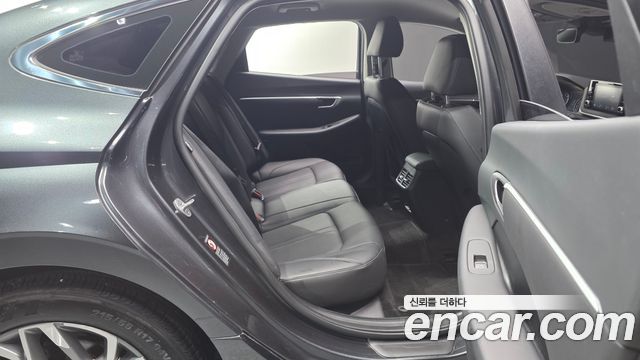 Hyundai Sonata 2022 — photo 17