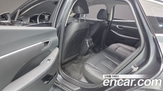 Hyundai Sonata 2022 — photo 18