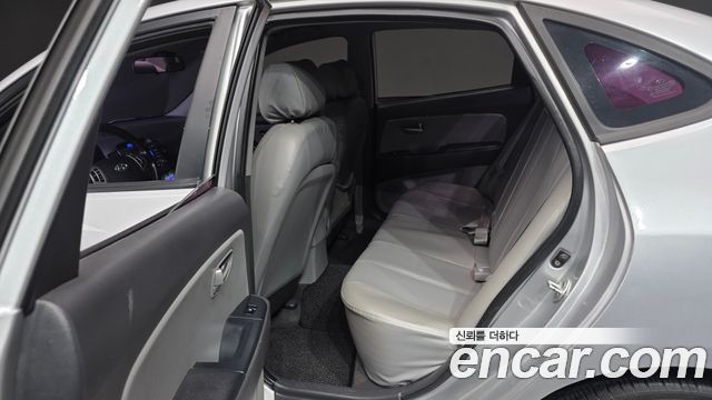 Hyundai AVANTE 2009 — photo 17