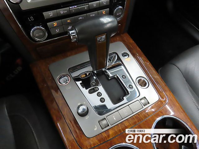 Volkswagen Phaeton 2013 — photo 9