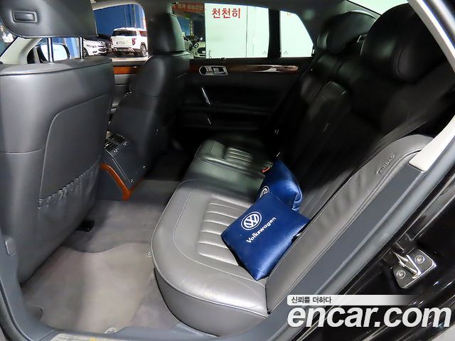 Volkswagen Phaeton 2013 — photo 11