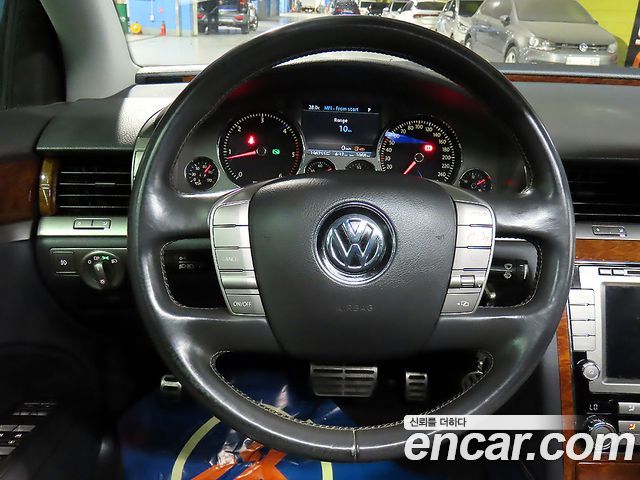 Volkswagen Phaeton 2013 — photo 14