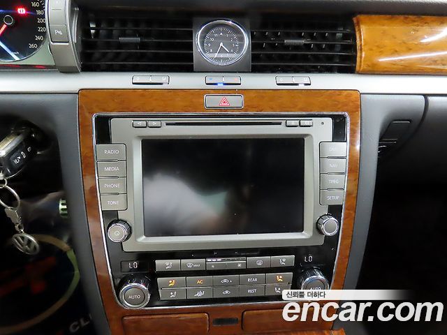 Volkswagen Phaeton 2013 — photo 17