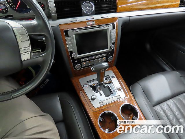 Volkswagen Phaeton 2013 — photo 18