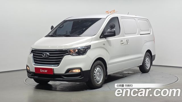 Hyundai Starex 2021 — photo 1