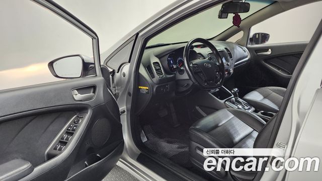 Kia K3 2016 — photo 13