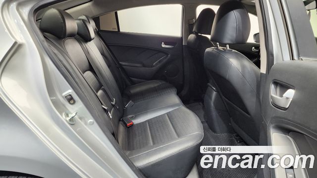 Kia K3 2016 — photo 17