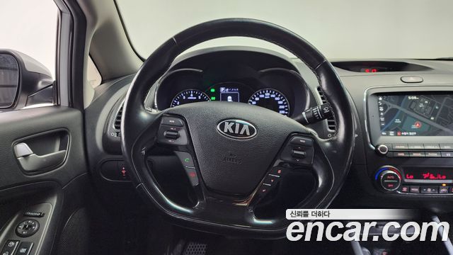 Kia K3 2016 — photo 18