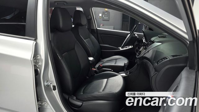 Hyundai Accent 2015 — photo 11