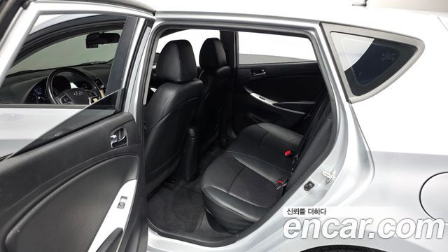 Hyundai Accent 2015 — photo 12
