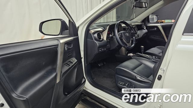 Toyota RAV4 2015 — photo 13