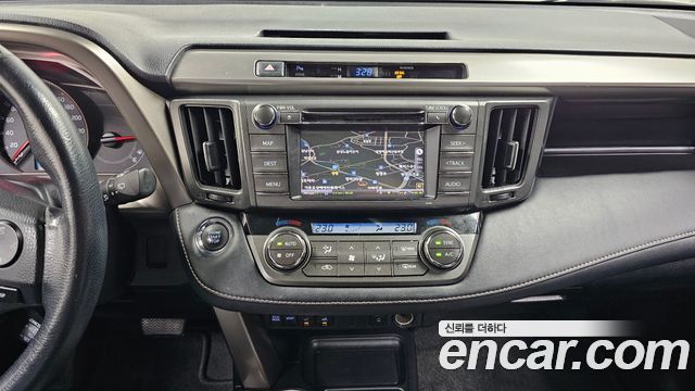 Toyota RAV4 2015 — photo 18