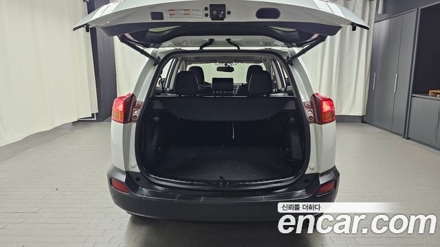 Toyota RAV4 2015 — photo 22