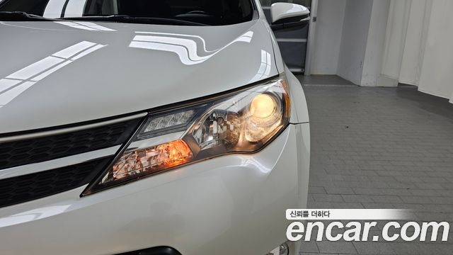 Toyota RAV4 2015 — photo 8