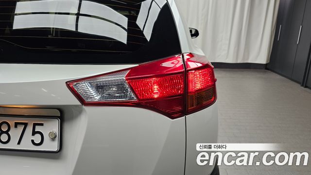 Toyota RAV4 2015 — photo 9