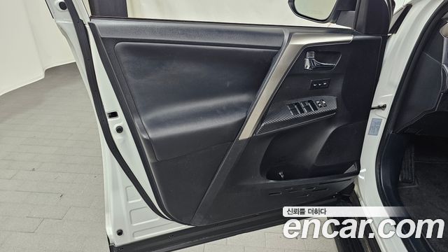 Toyota RAV4 2015 — photo 14