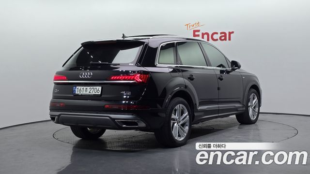 Audi Q7 2021 — photo 2