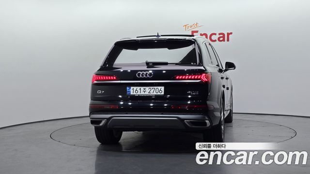 Audi Q7 2021 — photo 4