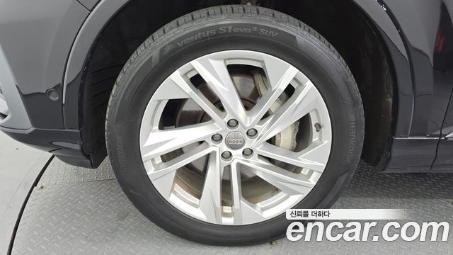 Audi Q7 2021 — photo 5