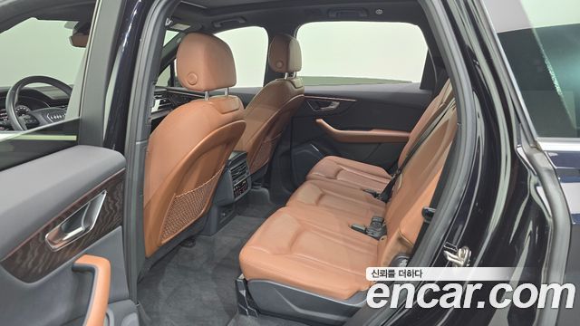 Audi Q7 2021 — photo 17