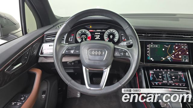 Audi Q7 2021 — photo 19
