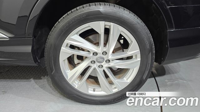 Audi Q7 2021 — photo 7