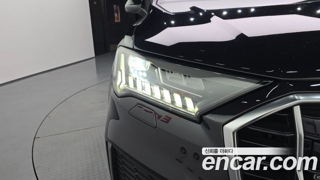 Audi Q7 2021 — photo 8