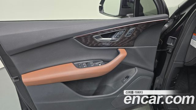 Audi Q7 2021 — photo 14