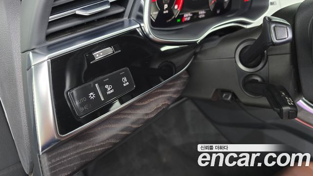 Audi Q7 2021 — photo 27